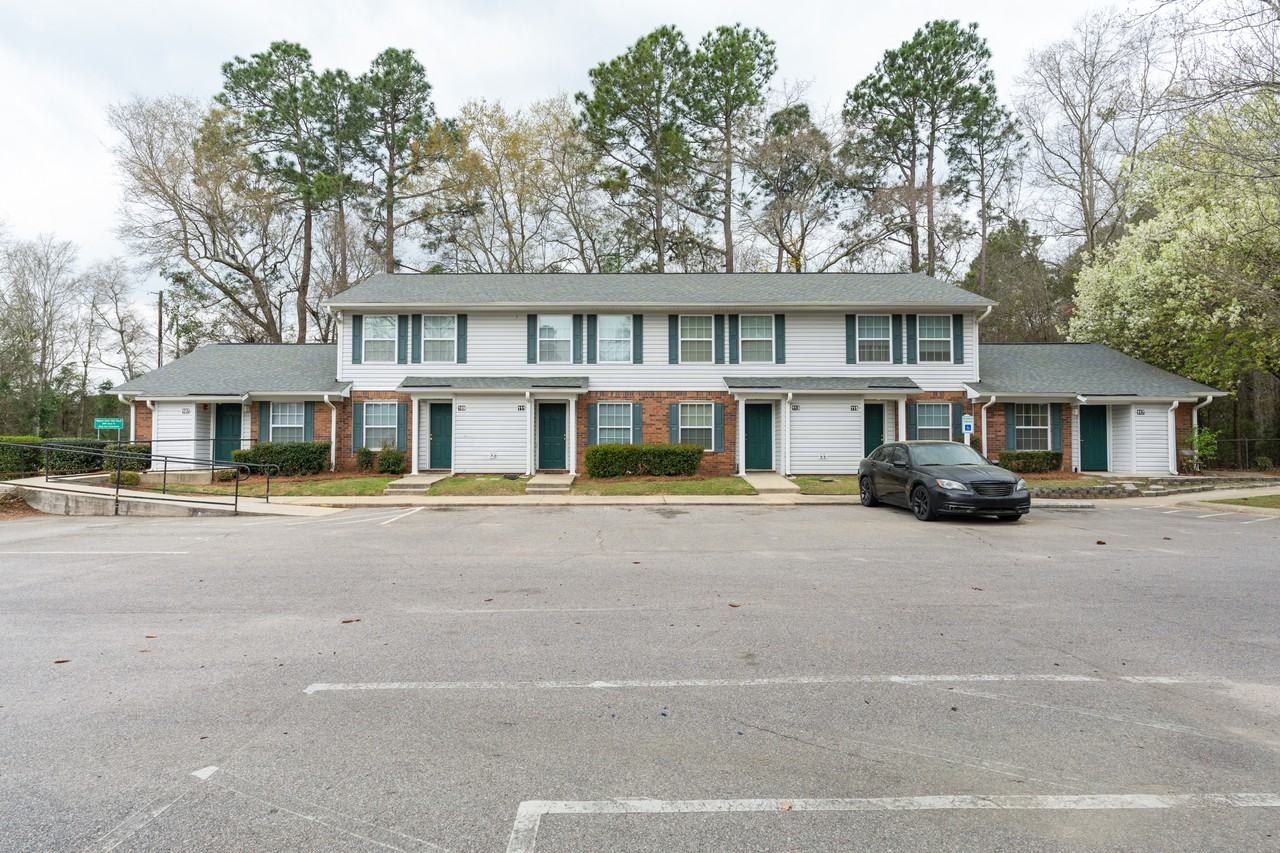 Carriage Lane - Photo 3 of 17