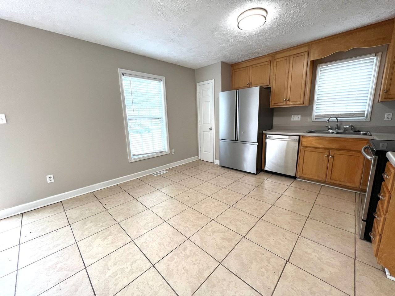 65 Dumot Ct - Photo 5 of 17