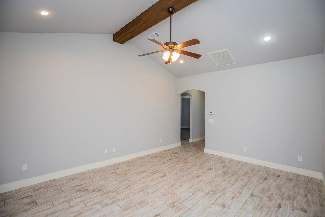 116 Alder St - Photo 4 of 16