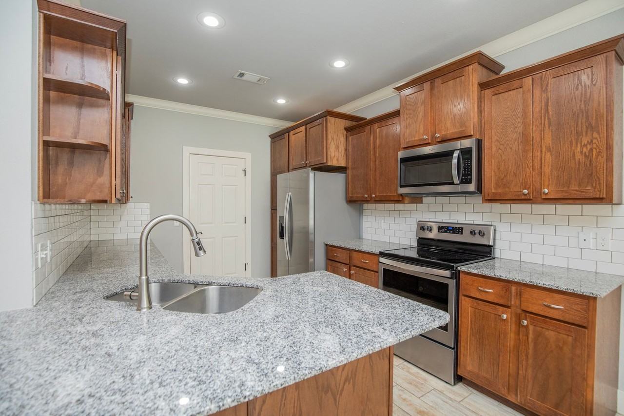 116 Alder St - Photo 5 of 16