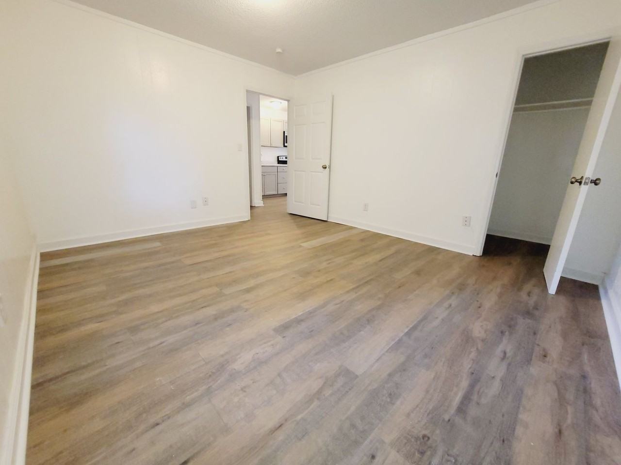 Quiet Oaks Apartments - Photo 3 of 8