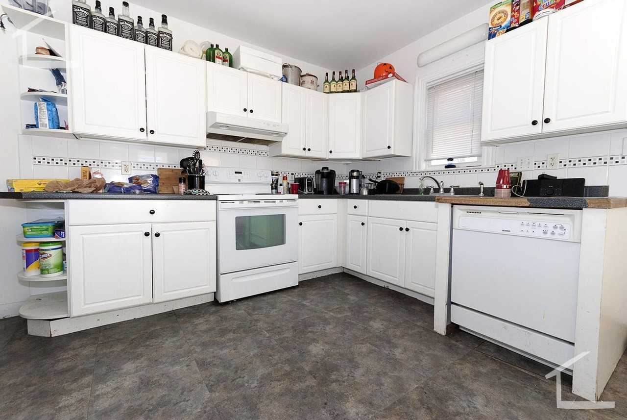 69 Ashford St - Photo 2 of 9