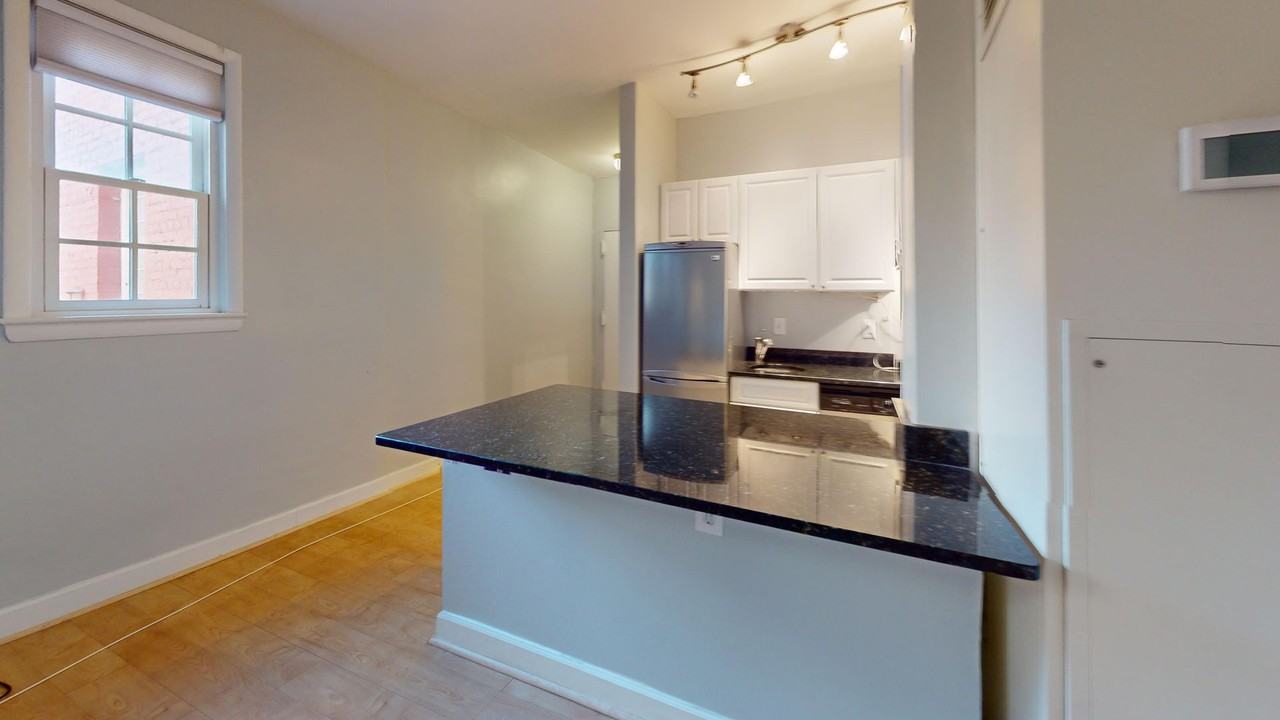 201 Massachusetts Ave Ne - Photo 4 of 8