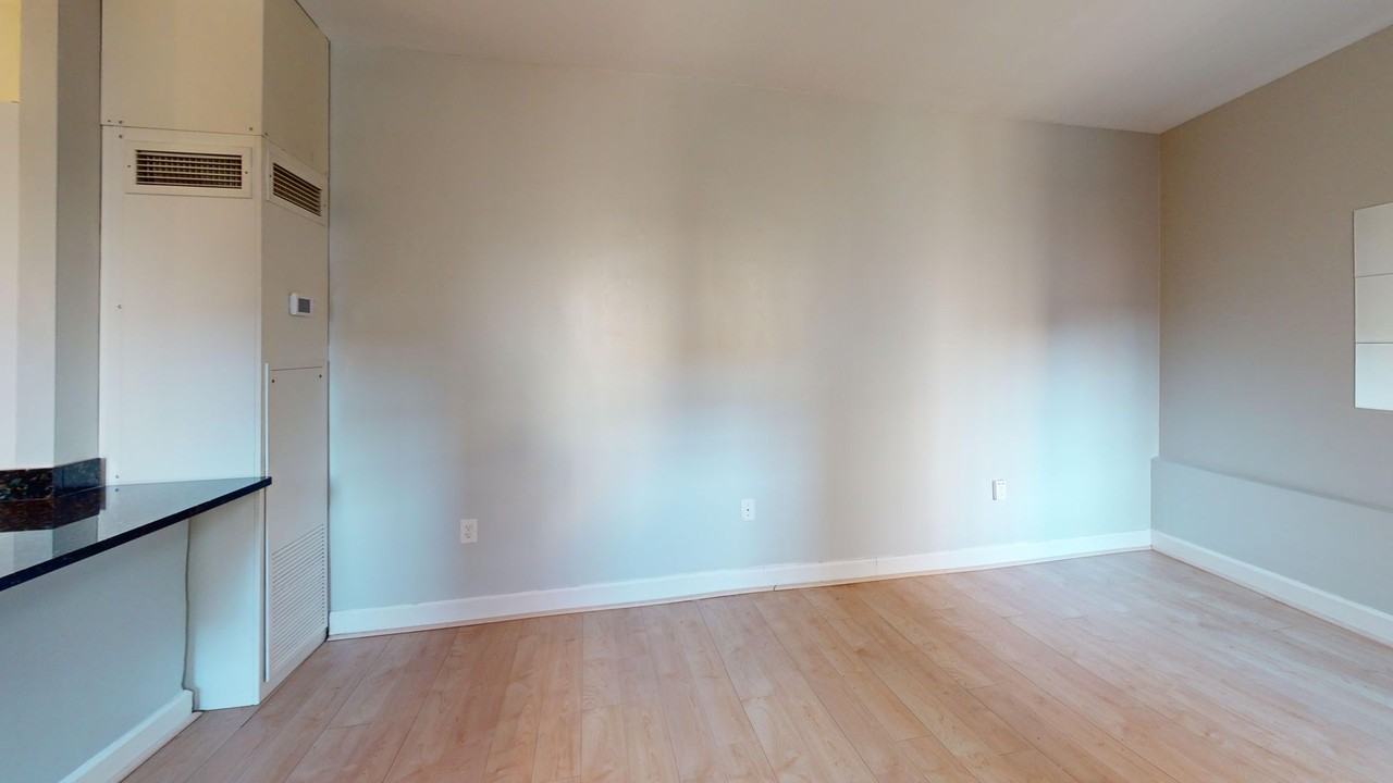 201 Massachusetts Ave Ne - Photo 5 of 8
