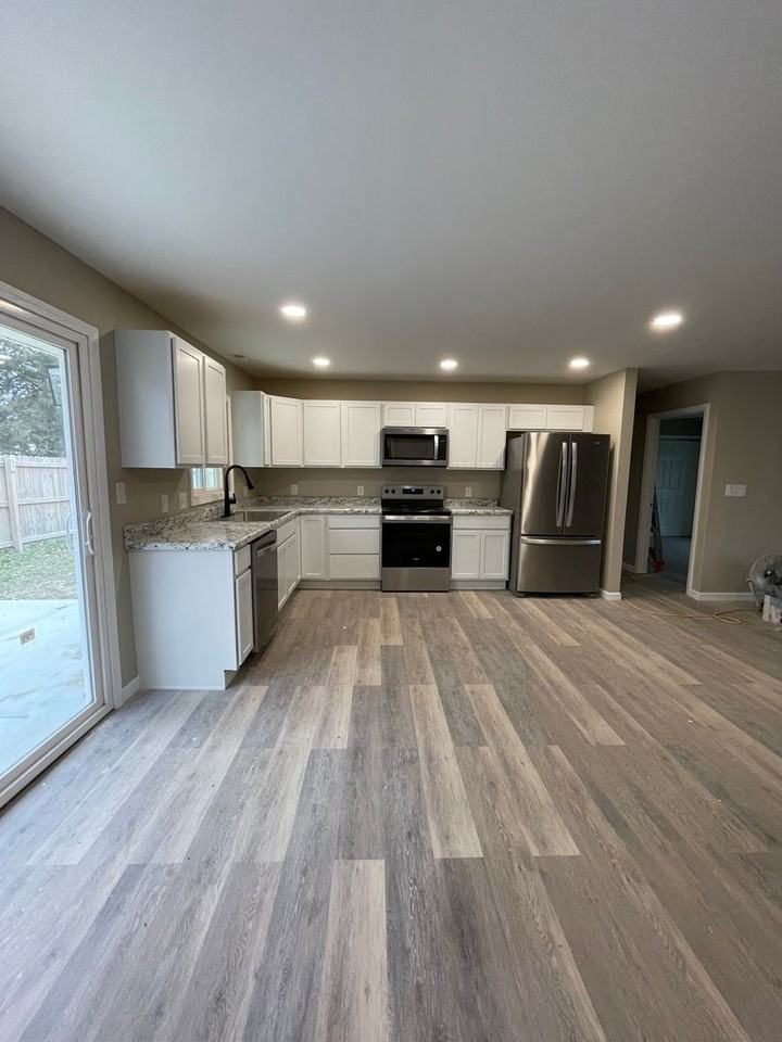 431 Harris St - Photo 4 of 10