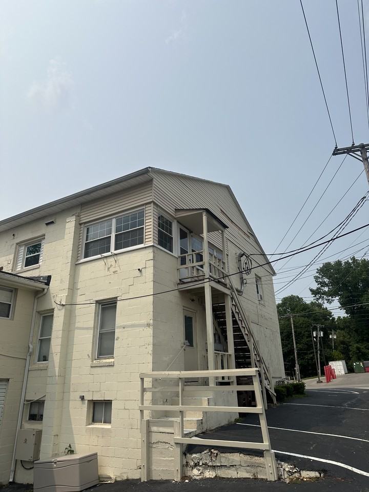 1422 E State St #NA - Photo 3 of 15