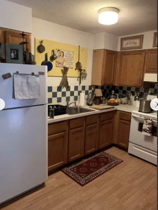 226 W High St #B - Photo 3 of 5