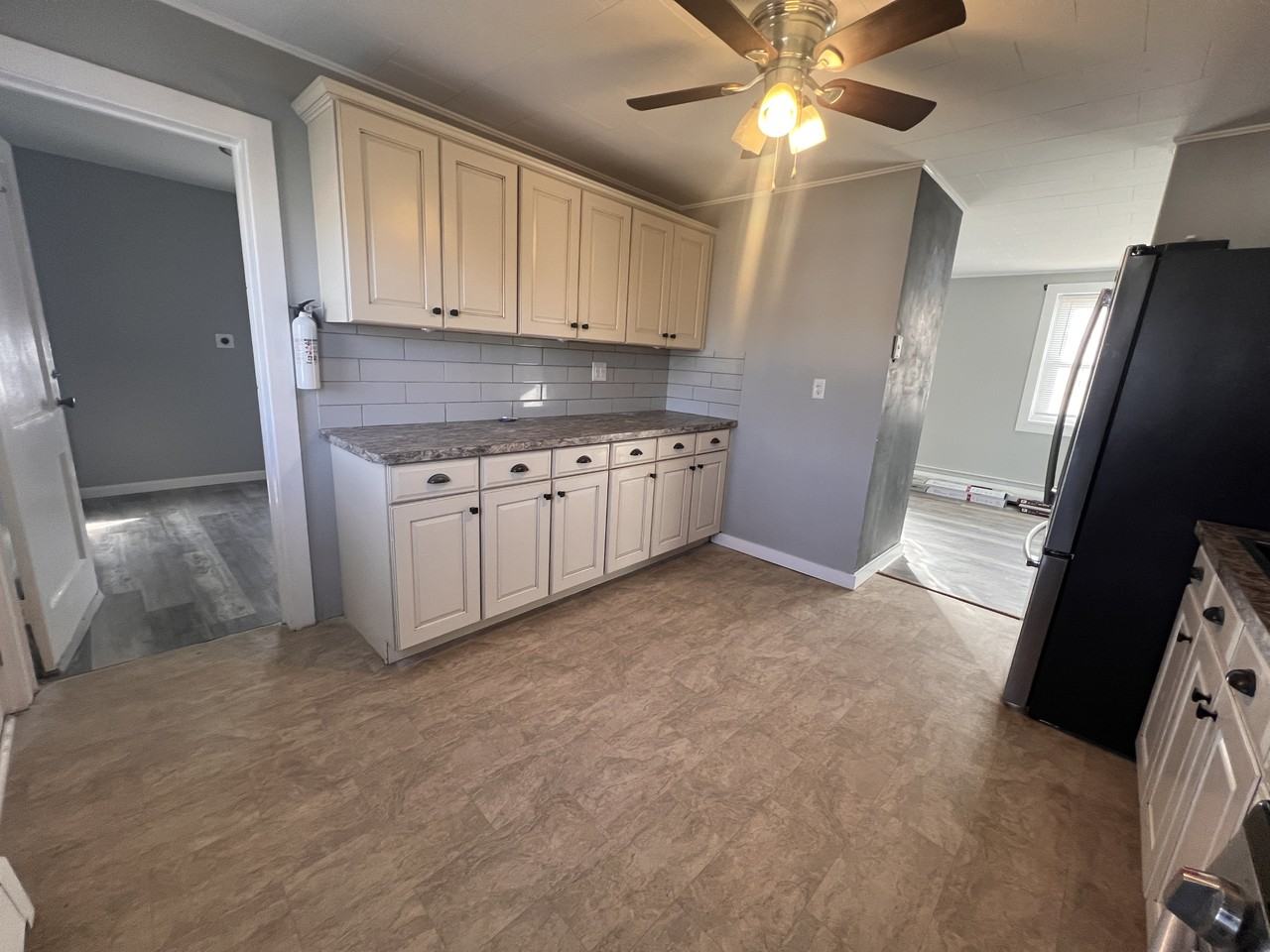 161 Pennsylvania Ave - Photo 3 of 19