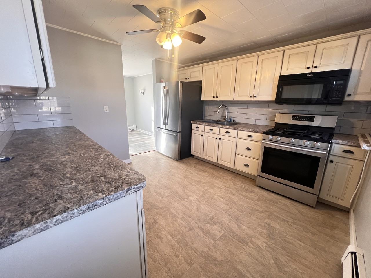 161 Pennsylvania Ave - Photo 5 of 19