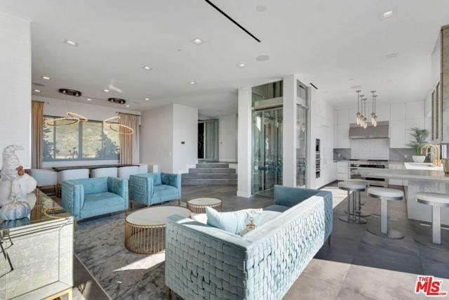 25423 Malibu Rd - Photo 2 of 8