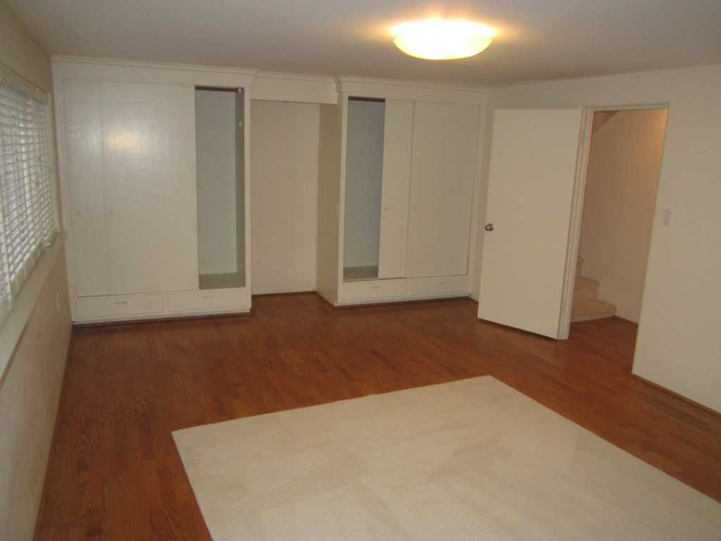 1013 84th Ave NE - Photo 3 of 20