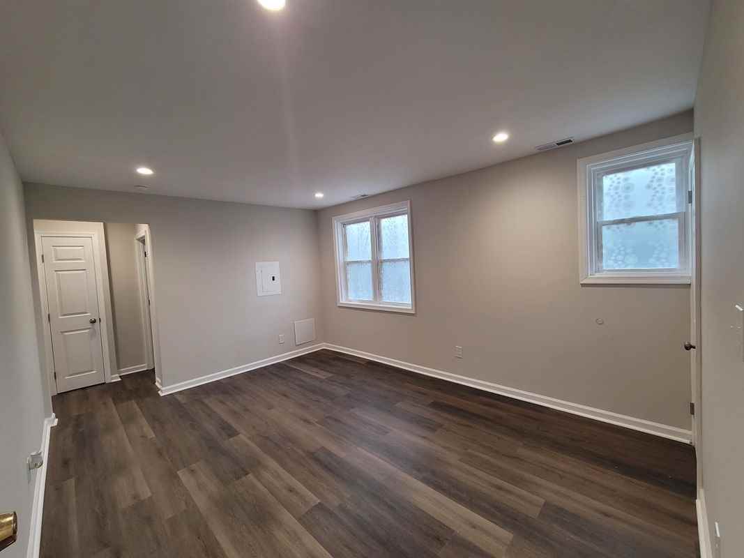 418 Pfeiffer St ##2 - Photo 3 of 7