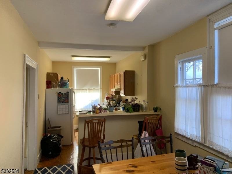 917 Main St - Photo 4 of 8