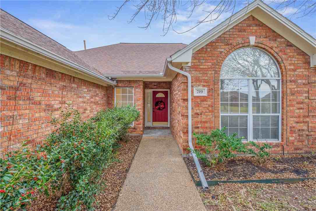 719 Brussels Dr - Photo 3 of 16