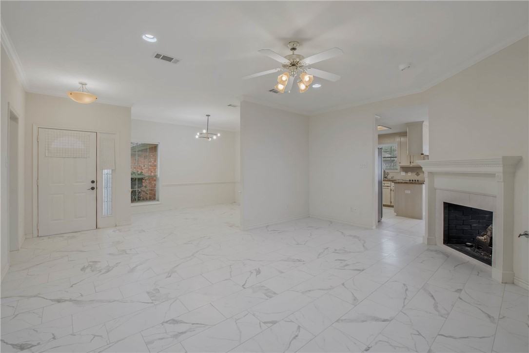 719 Brussels Dr - Photo 4 of 16