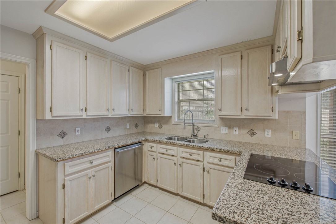 719 Brussels Dr - Photo 6 of 16