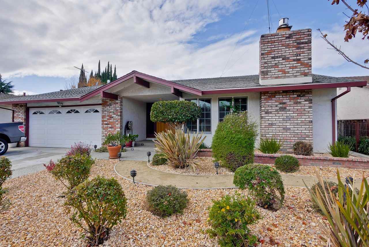 687 Chatsworth Pl - Photo 2 of 20