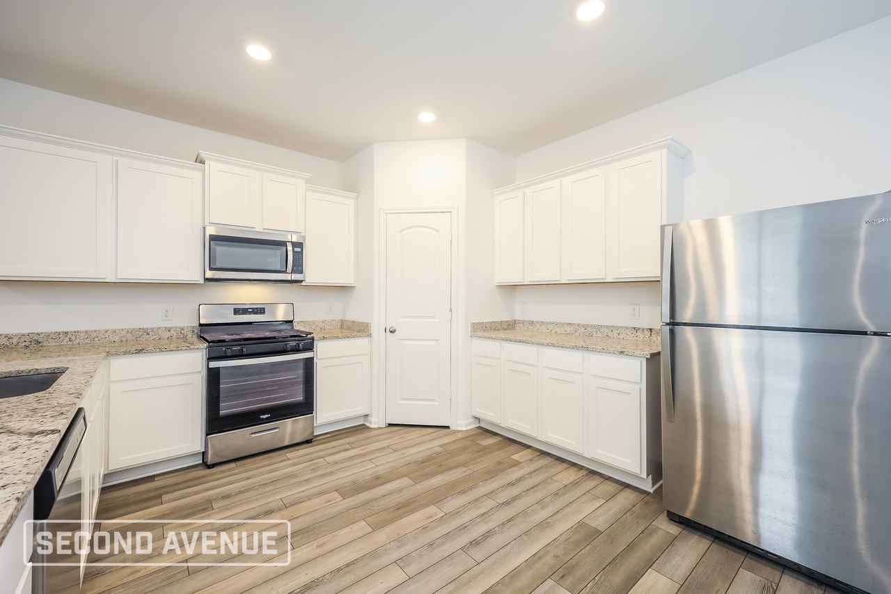 10915 Lafayette Loop - Photo 7 of 37