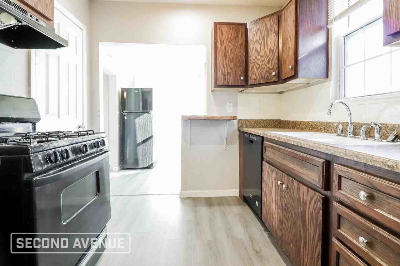 5121 Agnes Ave - Photo 4 of 23