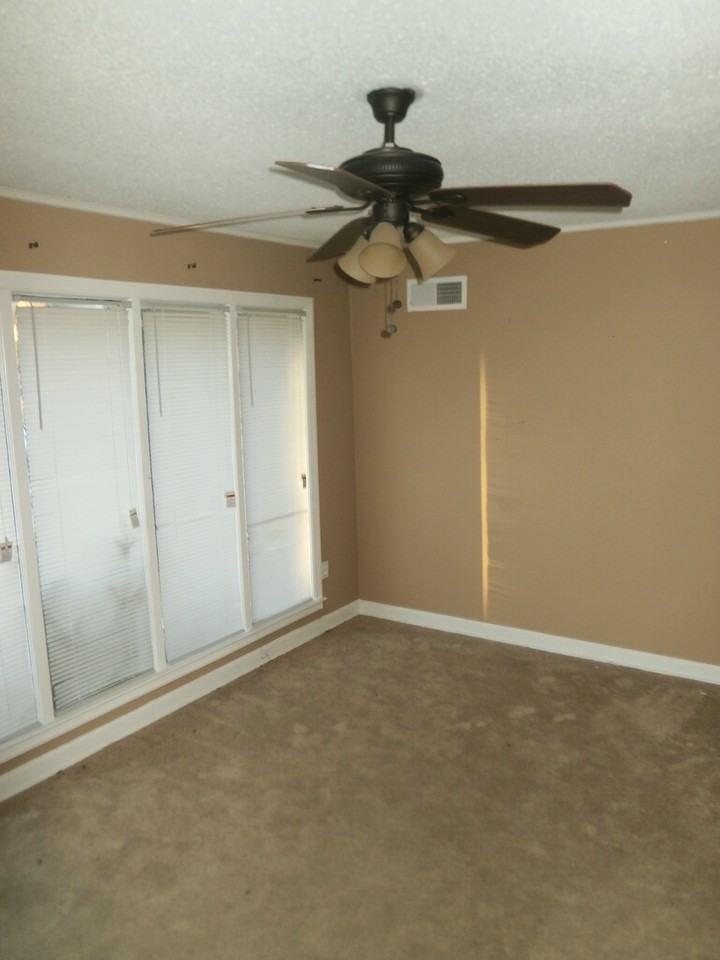 4810 Hornsby Dr - Photo 3 of 7