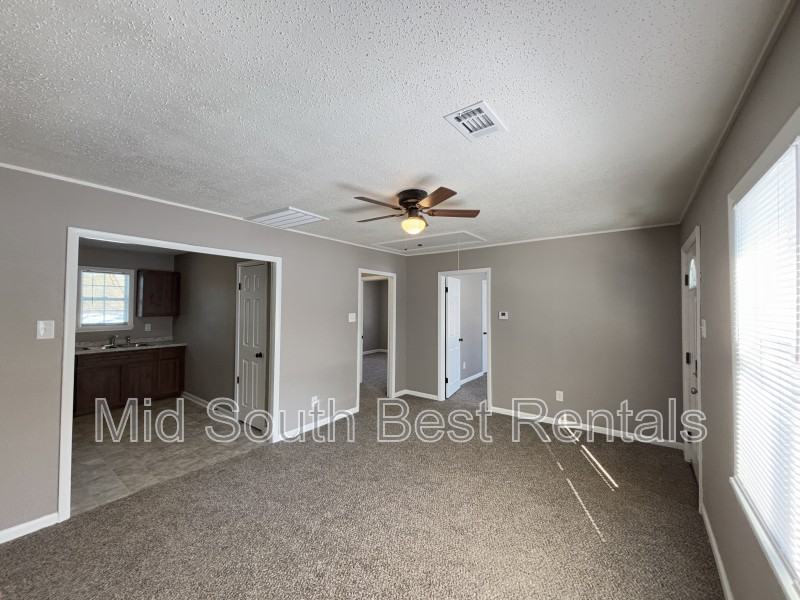 4224 Elam St - Photo 4 of 7