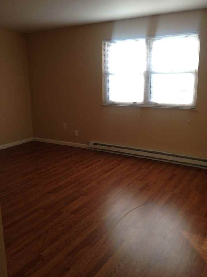 278 Broad St - Photo 3 of 17