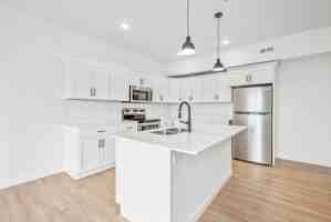featured image of 2539 W 3rd St