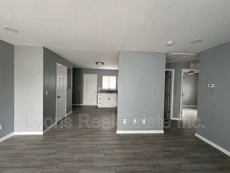 139 Gordon Ave S - Photo 5 of 16