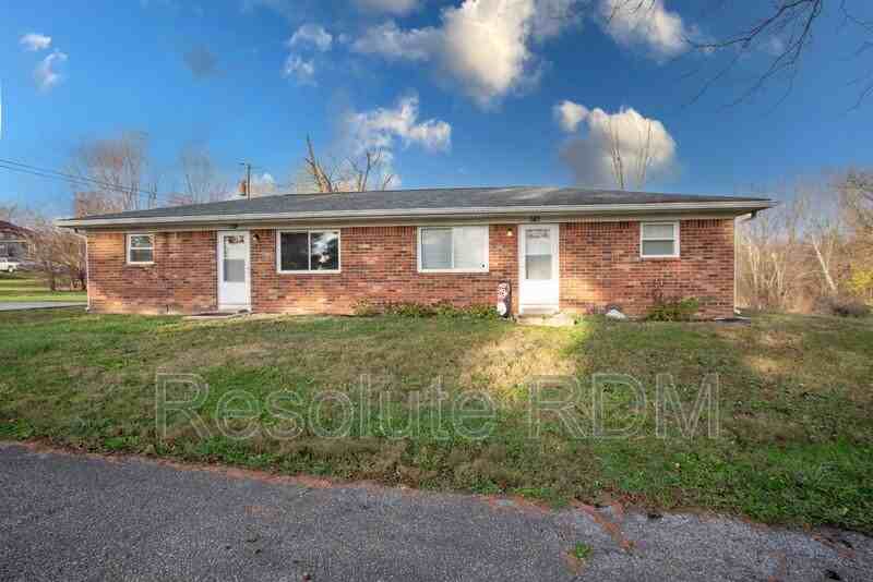 140 Wilson Dr - Photo 2 of 23