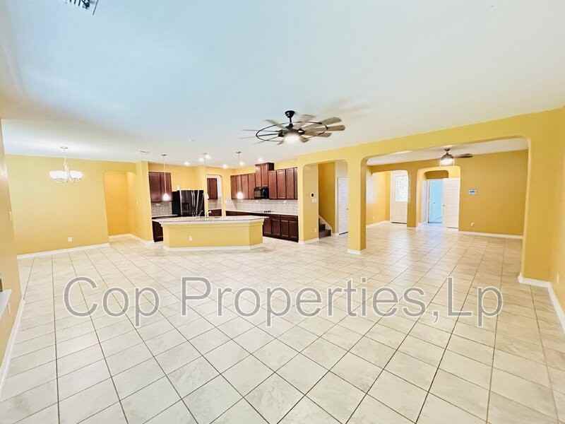 15214 Sirius Cir - Photo 2 of 41