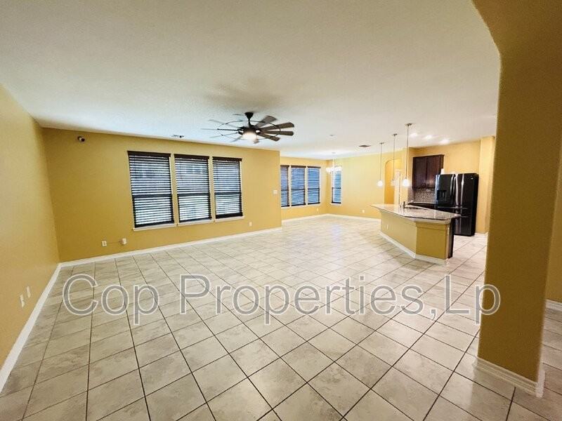 15214 Sirius Cir - Photo 3 of 41