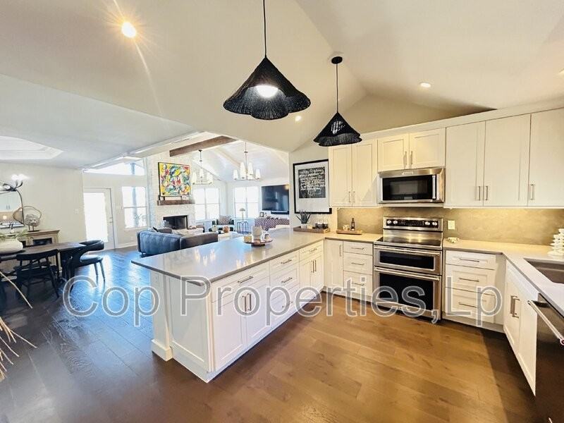 321 Village View Drive - Photo 7 of 48