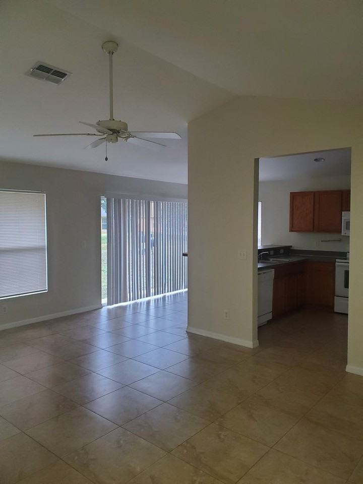 307 Urbana St - Photo 2 of 15