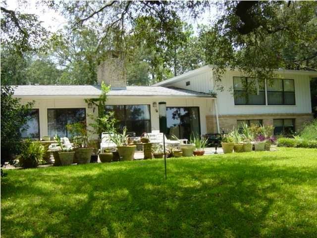 19 Longwood Dr - Photo 3 of 36