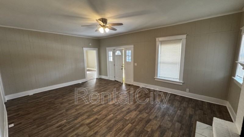 182 S Jefferson St - Photo 3 of 21