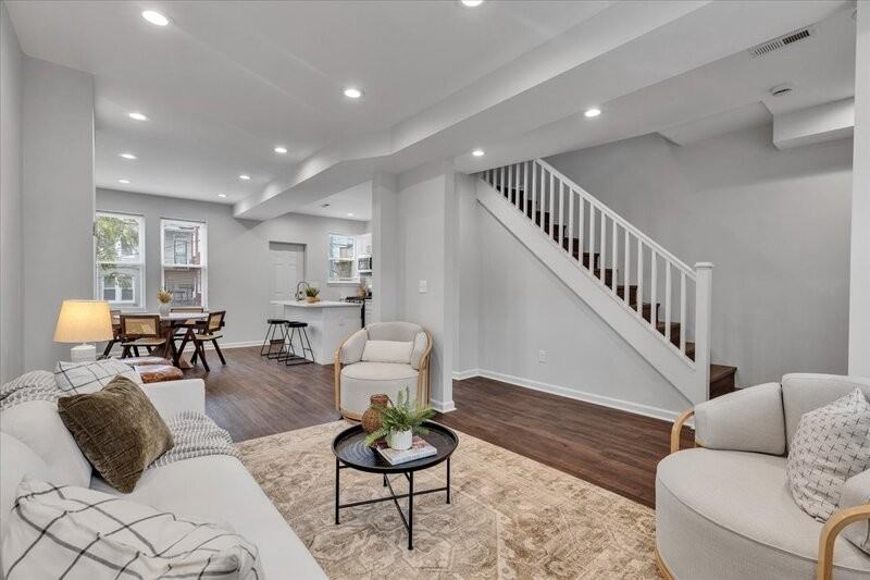 787 N Grantley St - Photo 4 of 31