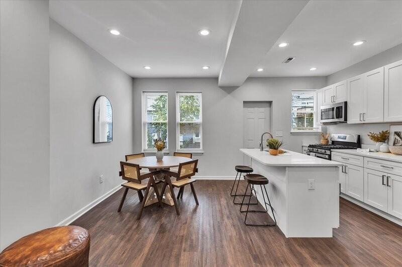 787 N Grantley St - Photo 6 of 31