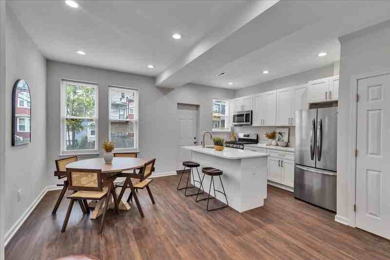 787 N Grantley St - Photo 7 of 31