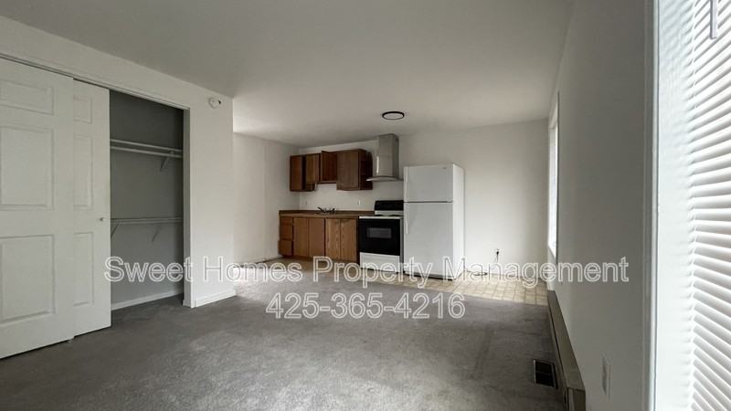 20204 20th Ave W - Photo 2 of 6