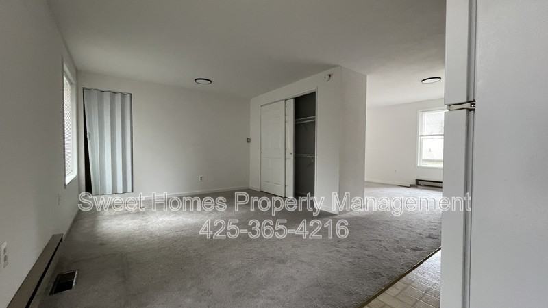 20204 20th Ave W - Photo 3 of 6