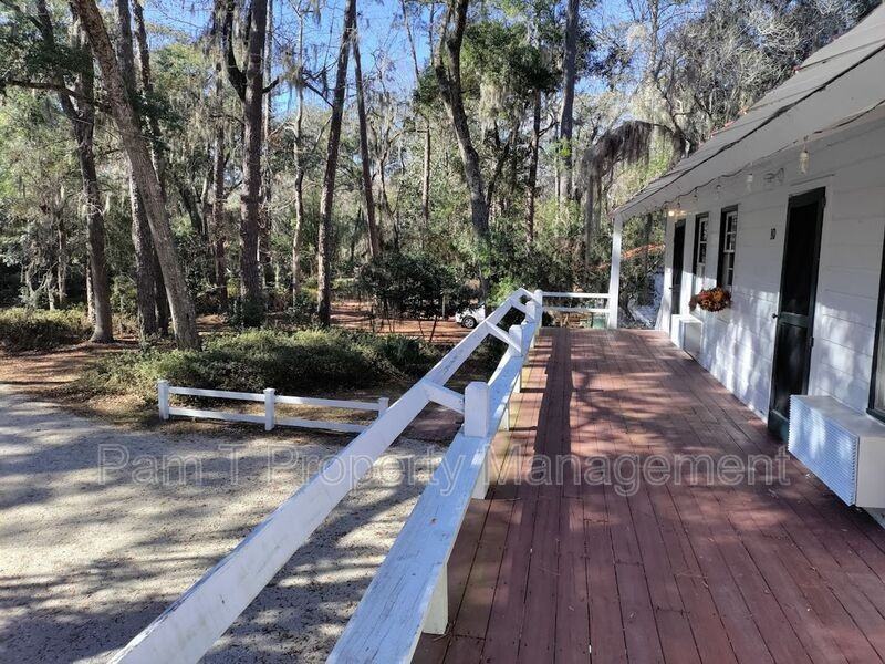 11 Southwood Dr - Photo 3 of 14