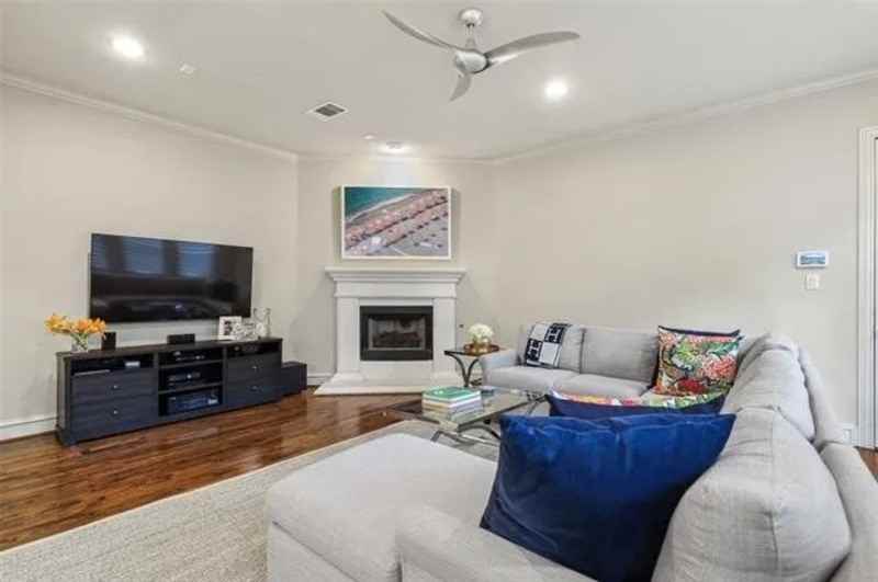 5552 Martel Ave - Photo 3 of 12