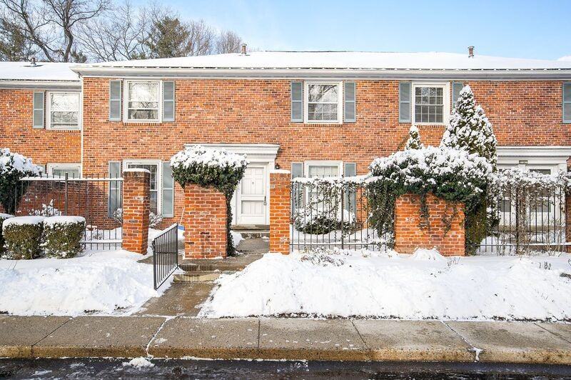 58 Williamsburg Dr - Photo 2 of 17