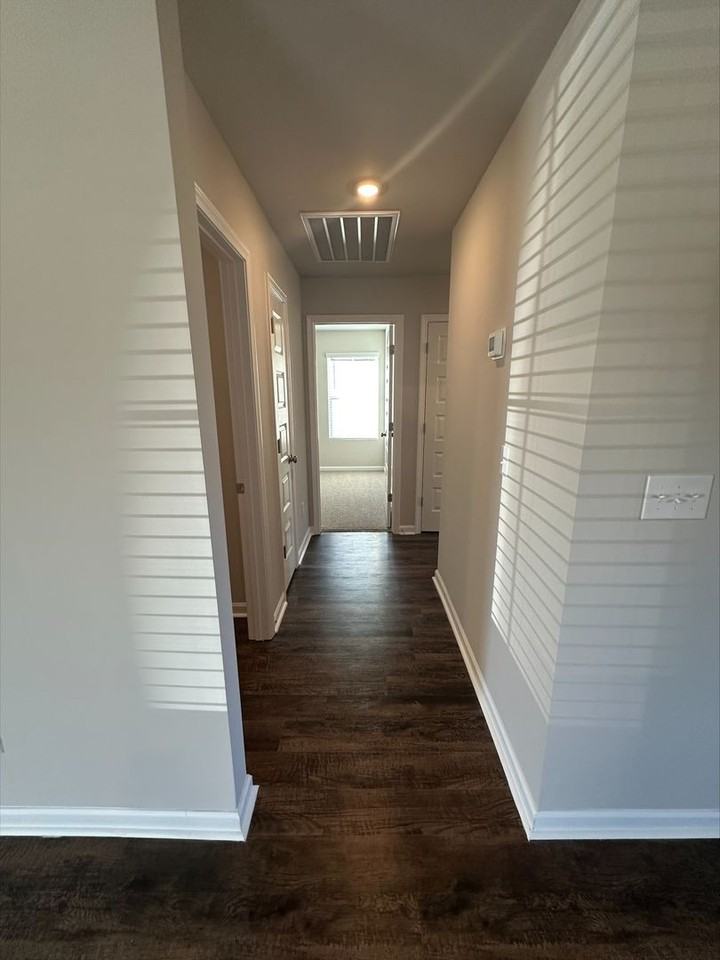 1611 Simmons St Se - Photo 5 of 17