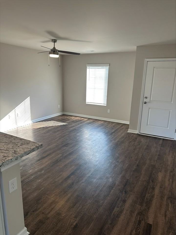 1611 Simmons St Se - Photo 7 of 17