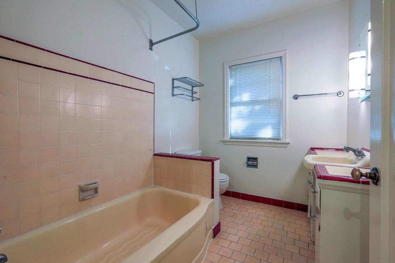 HOYT STREET APARTMENTS (CZOP05) - Photo 4 of 42