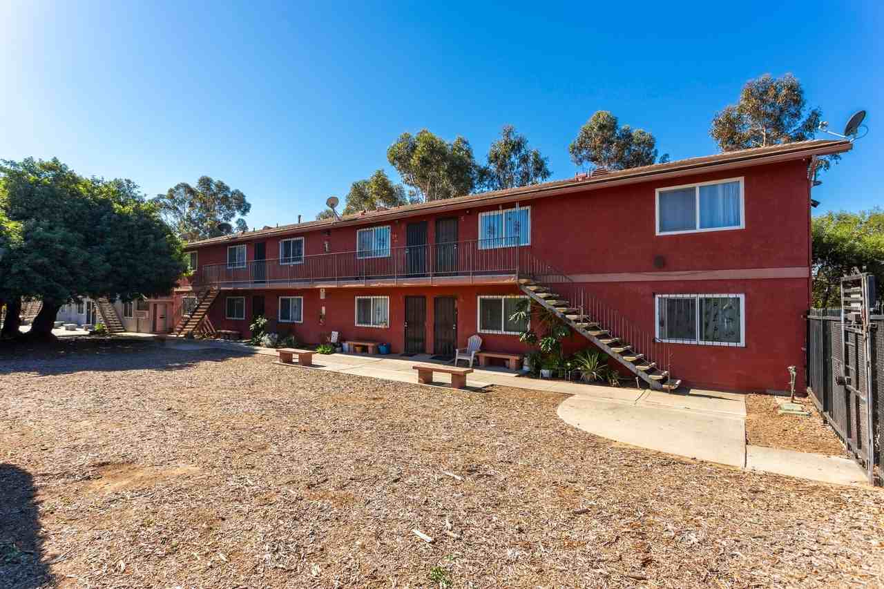 3 bed 2 bath in the heart of San Diego - Photo 4 of 17