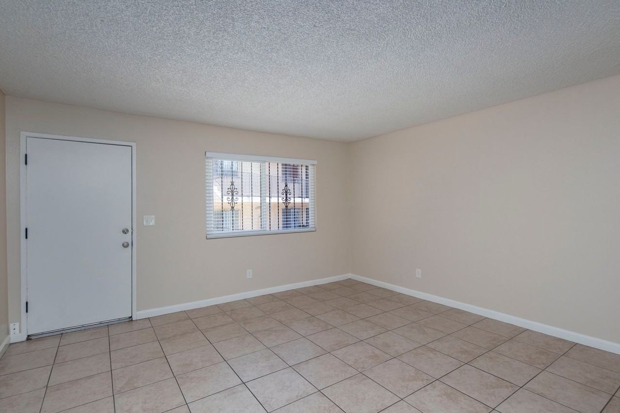 3 bed 2 bath in the heart of San Diego - Photo 6 of 17