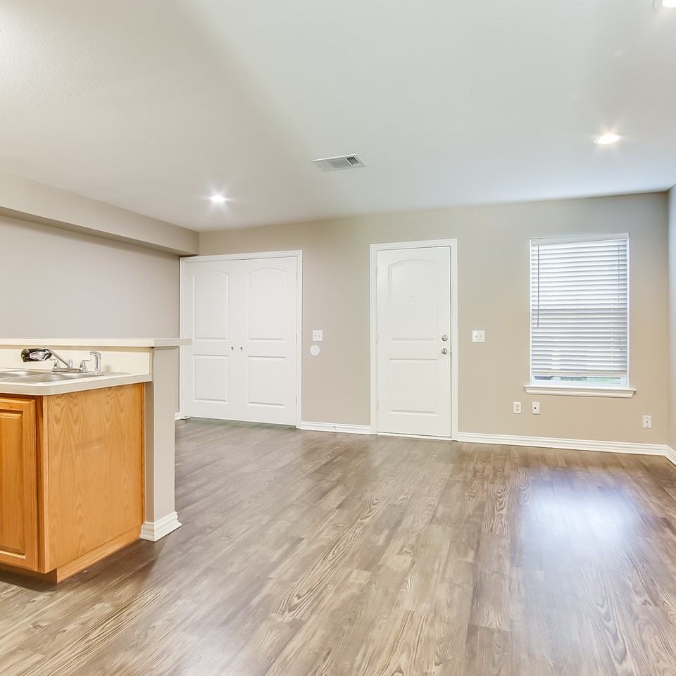 1724 Waco Street - Photo 2 of 21