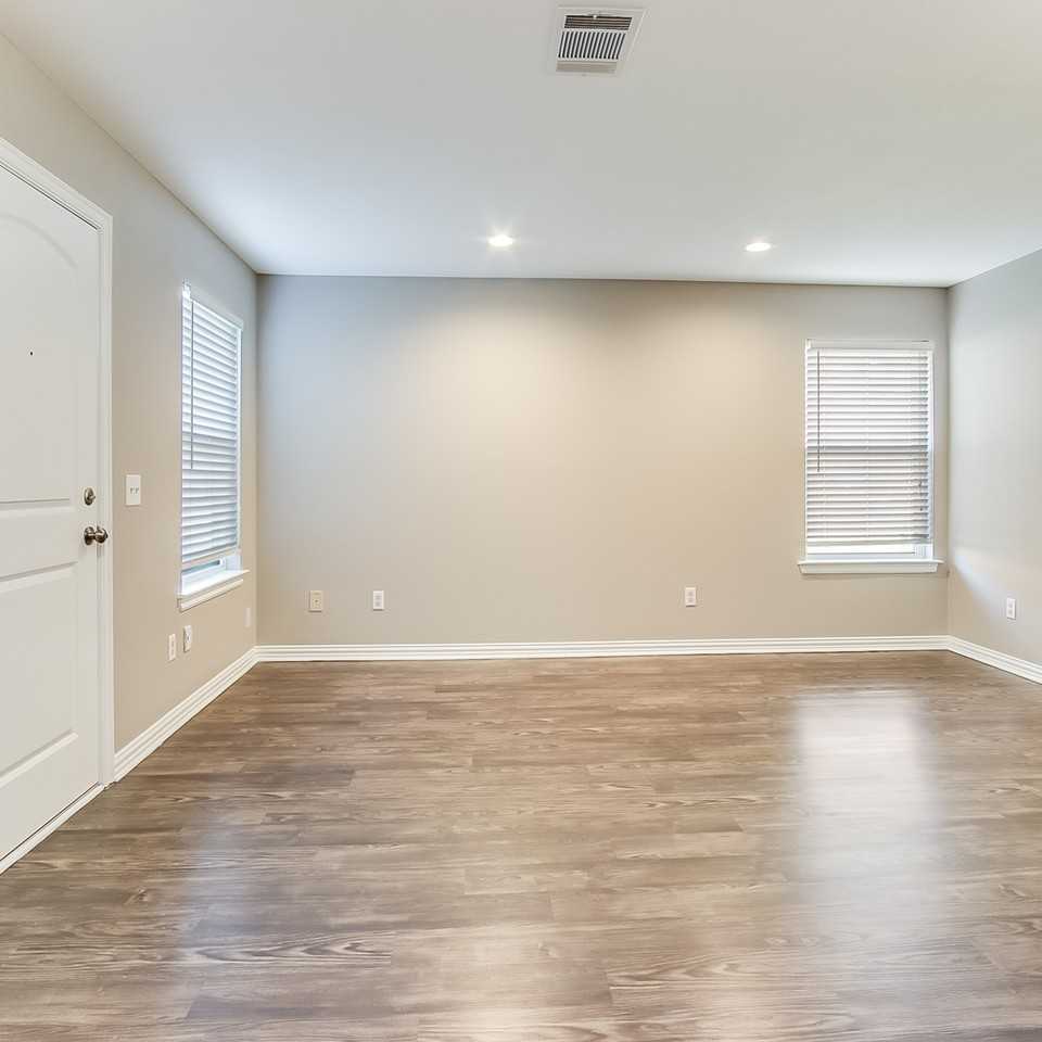 1724 Waco Street - Photo 3 of 21